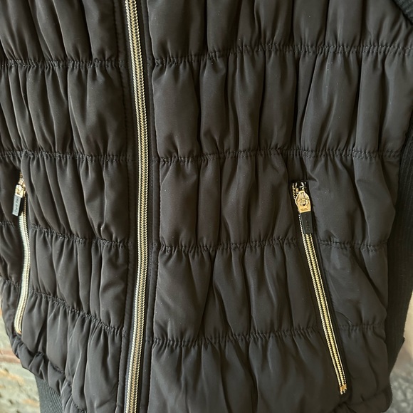 Calvin Klein vest with fur collar - Picture 4 of 5